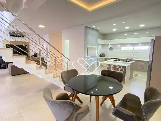 Imagem 3: Casa Nova com Piscina, Área Gourmet e Energia Solar: Conforto e Sustentabilidade em Cada
