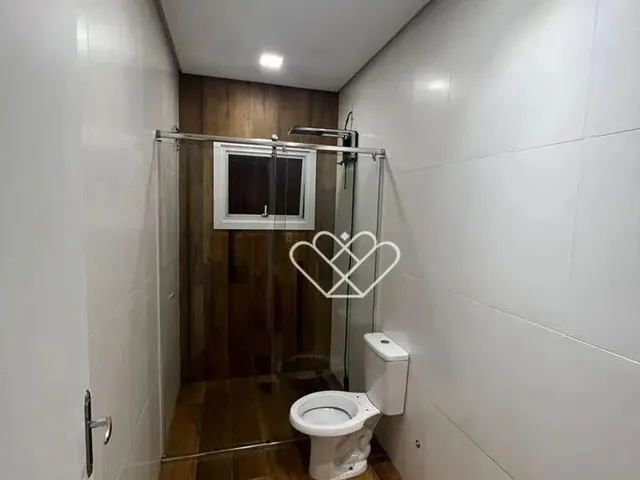 Imagem 16: Casa Nova com Piscina, Área Gourmet e Energia Solar: Conforto e Sustentabilidade em Cada