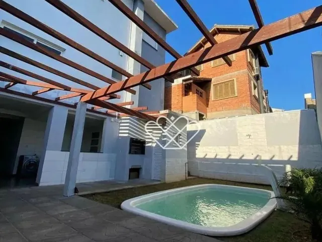 Imagem 14: Casa Nova com Piscina, Área Gourmet e Energia Solar: Conforto e Sustentabilidade em Cada