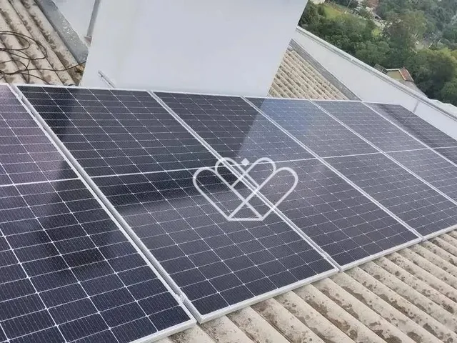 Imagem 12: Casa Nova com Piscina, Área Gourmet e Energia Solar: Conforto e Sustentabilidade em Cada