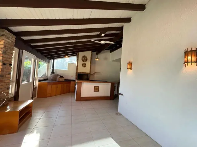 Imagem 11: Casa com Piscina e Amplo Quintal no Centro de Gravataí ? 3 Dormitórios e Suíte