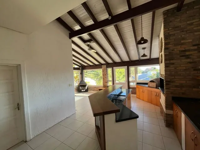 Imagem 10: Casa com Piscina e Amplo Quintal no Centro de Gravataí ? 3 Dormitórios e Suíte