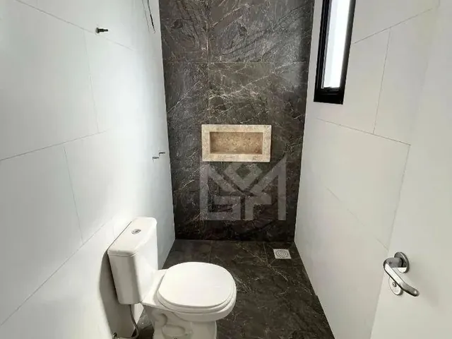 Imagem 4: Sobrado de Luxo com 3 Dormitórios e Área Gourmet: Viva a Exclusividade no Residencial