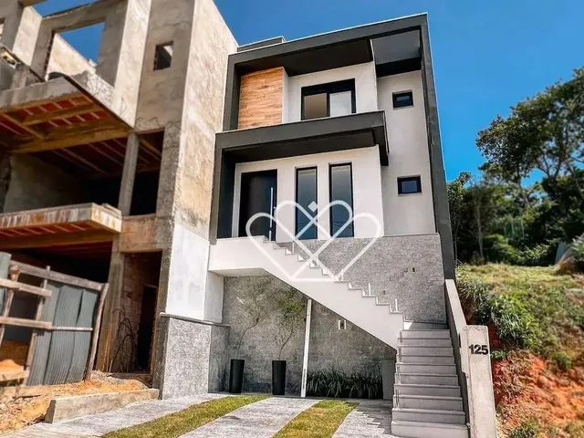Imagem 3: Apartamento Amplo com 3 Dormitórios e Suíte em Localização Privilegiada Conforto E