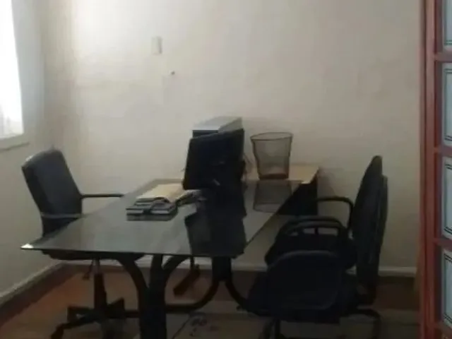 Imagem 2: Ampla Casa Comercial no Centro com Excelente Localização