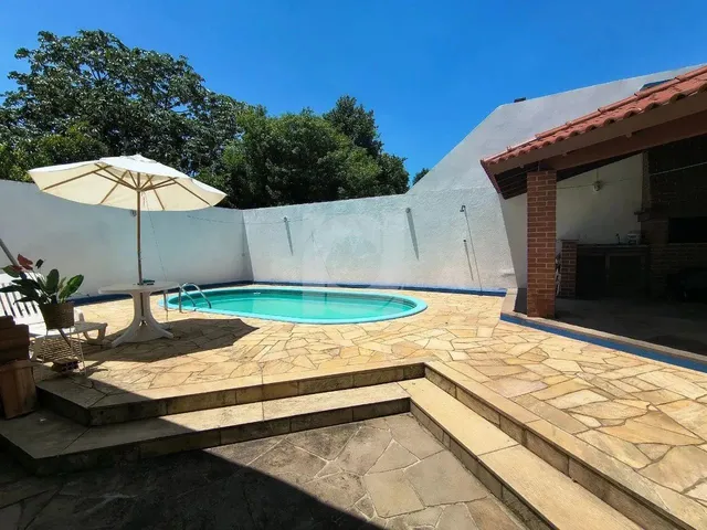 Imagem: Casa com 3 Dorm, Piscina e 2 Vagas - 145M²