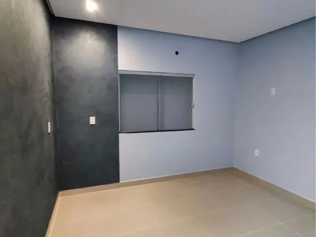 Imagem: A casa possui 3 Dormitórios, 1 Suíte, 2 Banheiros,