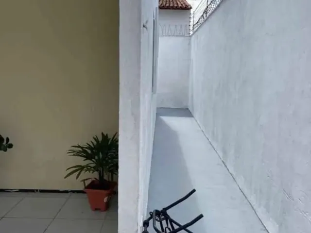 Imagem: A casa possui 3 Dormitórios, 1 Suíte, 2 Banheiros, 1 Vaga