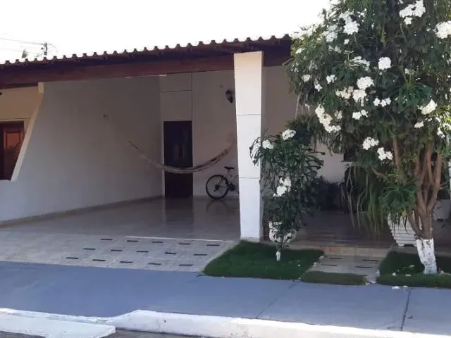 Imagem: A casa possui 2 Dormitórios, 1 Banheiro, 2 Vagas na