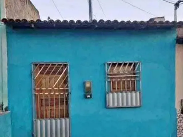 Imagem: A casa possui 2 Dormitórios, 1 Banheiro, 2 Vagas na
