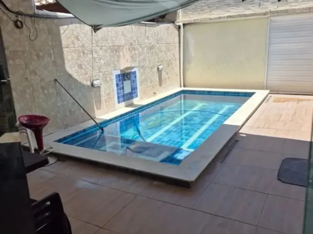 Imagem: A casa possui 3 Dormitórios, 2 Banheiros, 2 Vagas na