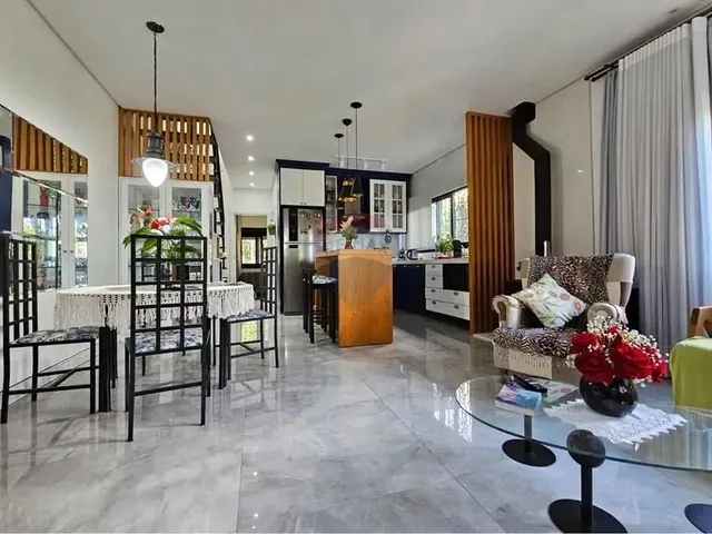 Imagem: A casa possui 3 Dormitórios, 3 Suítes, 4 Banheiros, 1