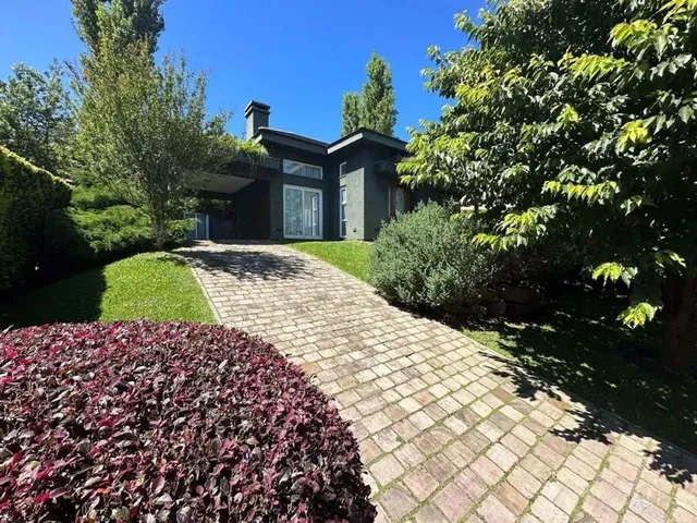 Imagem: Casa com 3 Dormitórios À Venda por R$