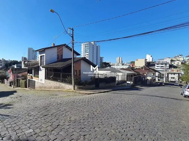 Imagem: Ótima Casa de Esquina com 4 Quartos