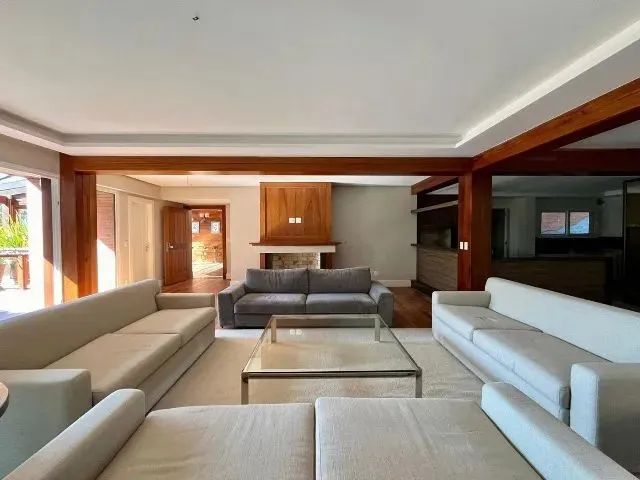 Imagem 4: Apartamento Alto Padrão À Venda em Gramado - Semi-Mobiliado - Abaixo do Preço De