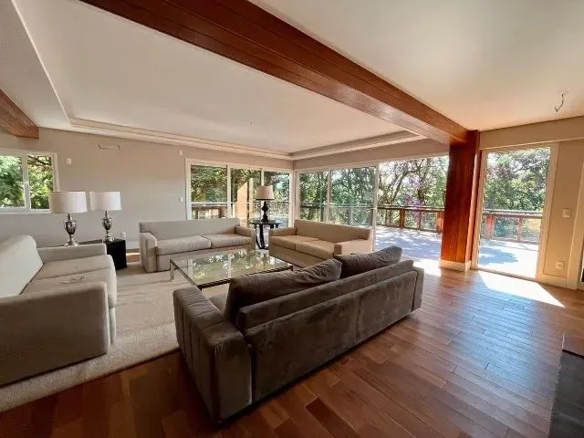 Imagem 3: Apartamento Alto Padrão À Venda em Gramado - Semi-Mobiliado - Abaixo do Preço De