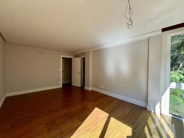 Imagem 12: Apartamento Alto Padrão À Venda em Gramado - Semi-Mobiliado - Abaixo do Preço De