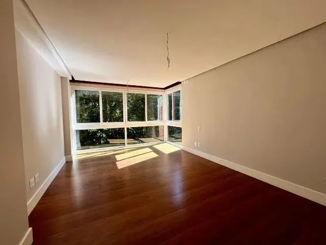 Imagem 7: Apartamento Alto Padrão À Venda em Gramado - Semi-Mobiliado - Abaixo do Preço De