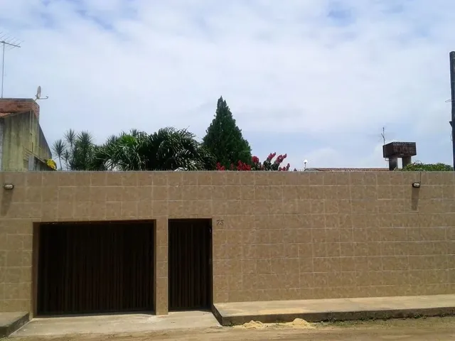 Imagem: A casa possui 4 Dormitórios, 1 Suíte, 3 Banheiros, 3