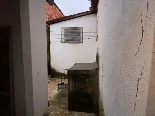 Imagem 4: Imóvel para Aluguel com 400 Metros Quadrados com 4 Quartos em Maraponga - Fortaleza - Ce