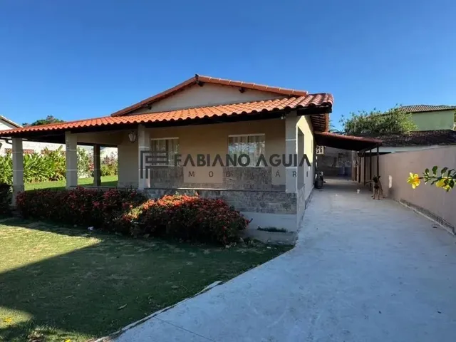 Imagem: A casa possui 4 Dormitórios, 1 Suíte, 3 Banheiros, 3