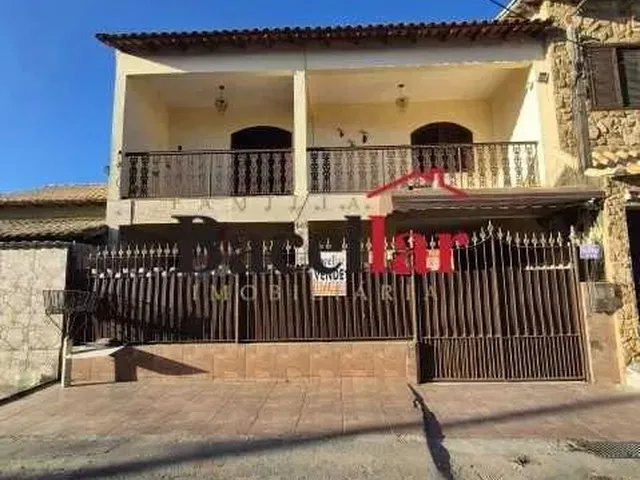 Imagem: A casa possui 4 Dormitórios, 1 Suíte, 4 Banheiros, 3