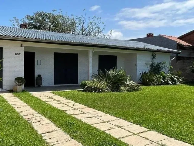 Imagem 1: Imóvel para Venda Tem 150 Metros Quadrados com 5 Quartos em Centro - Xangri-Lá - Rs