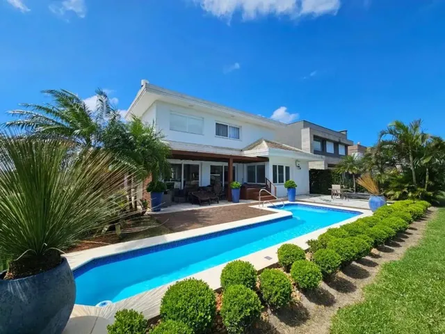 Imagem: Casa Mobiliada com 04Suítes e Piscina À