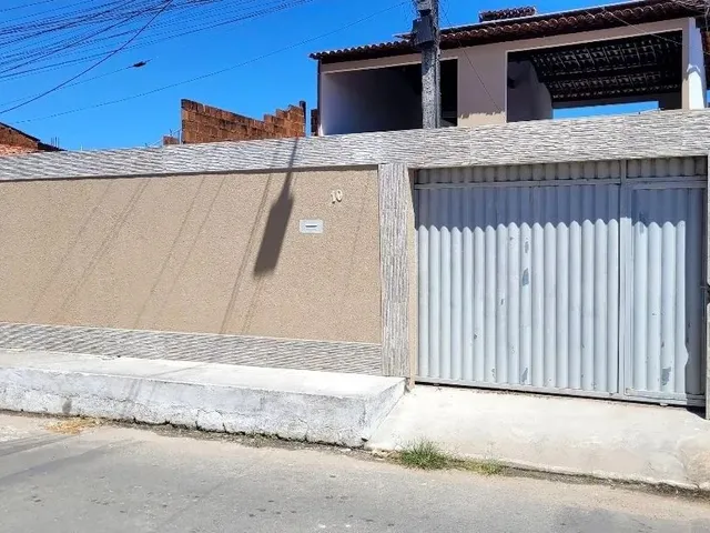 Imagem: A casa possui 3 Dormitórios, Acomodam 8 pessoas, 2 Vagas
