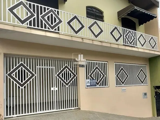 Imagem: A casa possui 3 Dormitórios, 1 Suíte, 3 Banheiros, 2