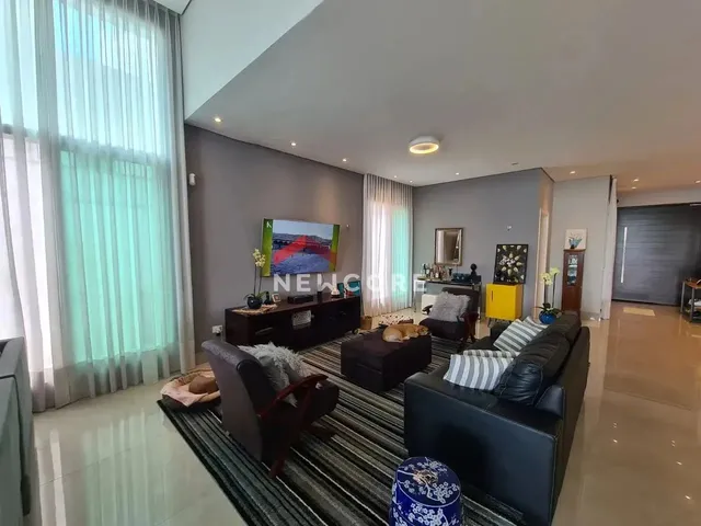 Imagem: A casa em condomínio possui 3 Dormitórios, 5 Banheiros, 4