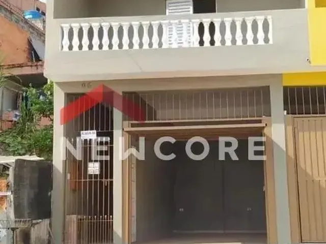 Imagem: A casa possui 4 Dormitórios, 2 Banheiros, 2 Vagas na