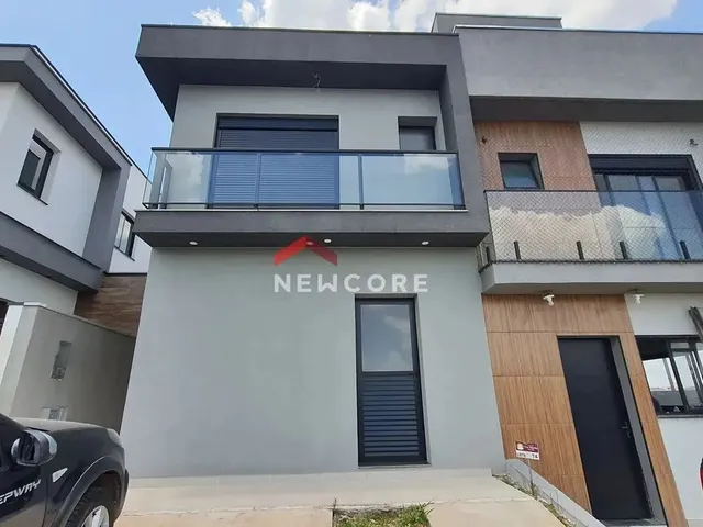 Imagem: Casa de Condomínio em Rua Peloponeso