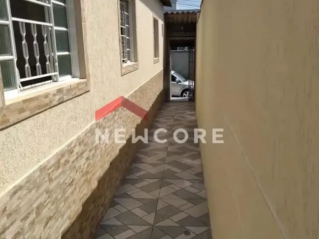 Imagem: A casa possui 2 Dormitórios, 1 Banheiro, 1 Vaga na