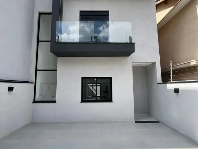 Imagem: A casa possui 3 Dormitórios, 1 Suíte, 2 Banheiros, 2