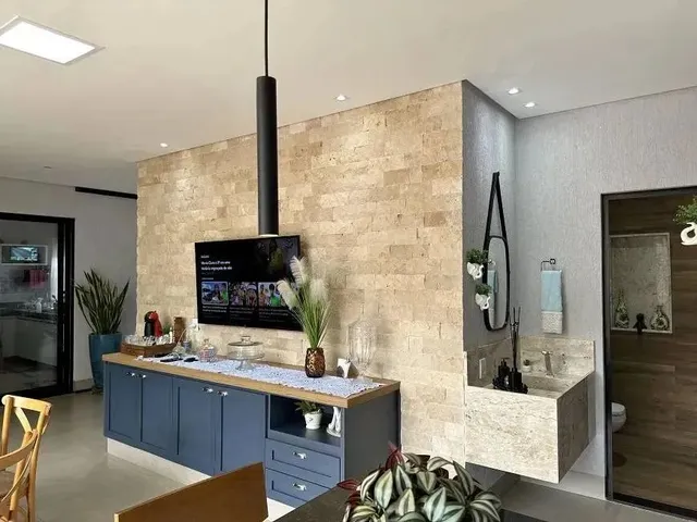 Imagem: A casa possui 3 Dormitórios, 1 Suíte, 4 Banheiros, 3