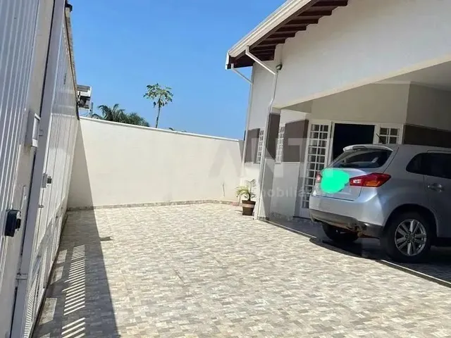Imagem: A fazenda possui 2 Dormitórios, 2 Suítes, 3 Banheiros,