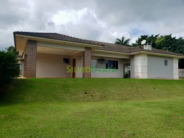 Imagem: A casa em condomínio possui 5 Dormitórios, 2 Suítes, 4