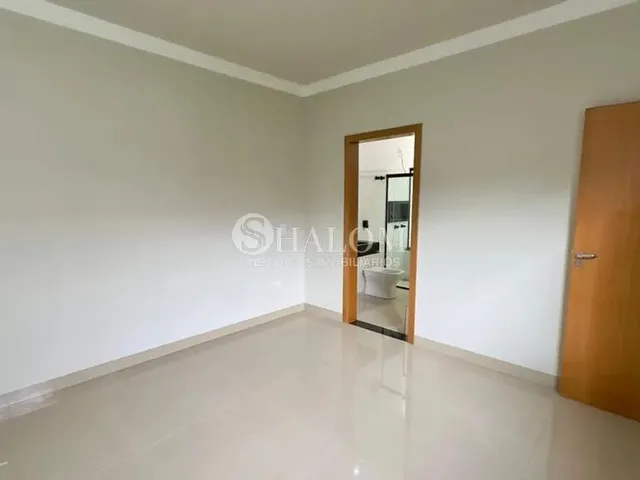 Imagem 4: Casa À Venda em Maringá, Jardim Alvorada, com 3 Quartos, com 150 M²