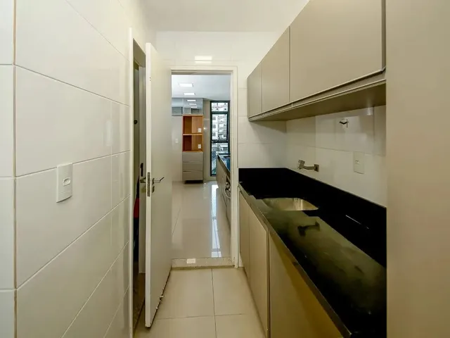 Imagem 6: 3 Quartos com Suíte, Área Externa e 3 Vagas no Centro para Locação