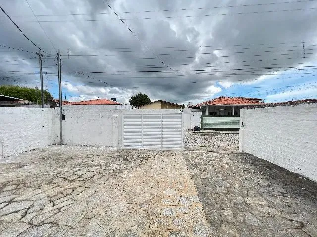 Imagem 12: Casa para Alugar com 02 Quartos no Bairro dos Ipês, em Excelente Localização