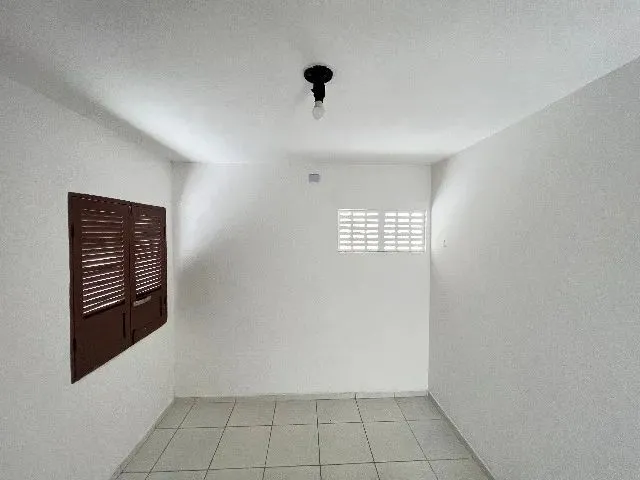 Imagem 8: Casa para Alugar com 02 Quartos no Bairro dos Ipês, em Excelente Localização