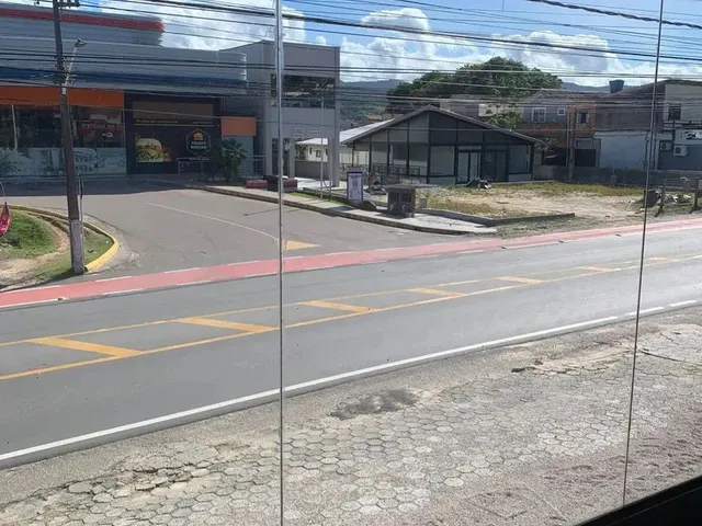 Imagem 16: Ampla Loja na Entrada da Garopaba / Sc
