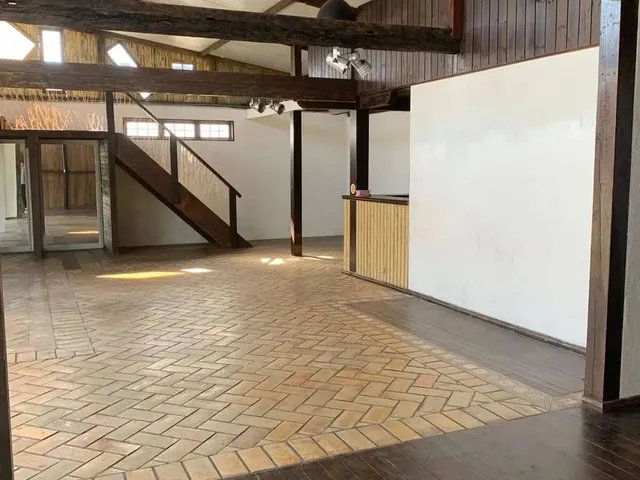 Imagem 7: Ampla Loja na Entrada da Garopaba / Sc