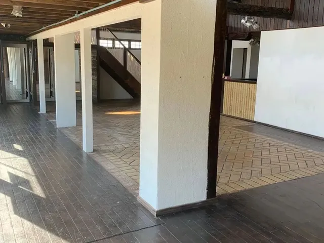 Imagem 14: Ampla Loja na Entrada da Garopaba / Sc