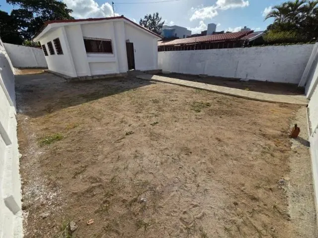 Imagem 3: Bancários - Alugo Casa Próximo Às Três Ruas! Amplo Espaço Externo