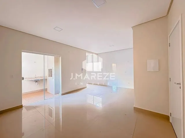 Imagem: O apartamento possui 2 Dormitórios, 1 Suíte, 2 Banheiros,