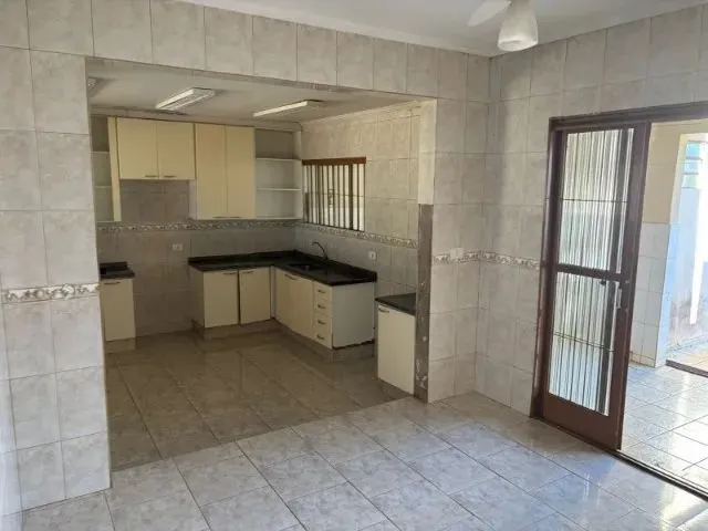 Imagem 3: Casa Térrea Ibiporã 3Q, 1B + Edícula C/ 1Q e 1B(Próx. Av. 19 Dezembro). 250M² De