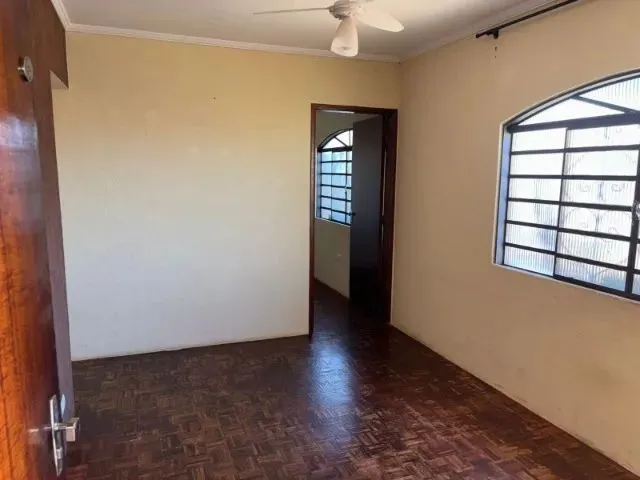 Imagem 6: Casa Térrea Ibiporã 3Q, 1B + Edícula C/ 1Q e 1B(Próx. Av. 19 Dezembro). 250M² De