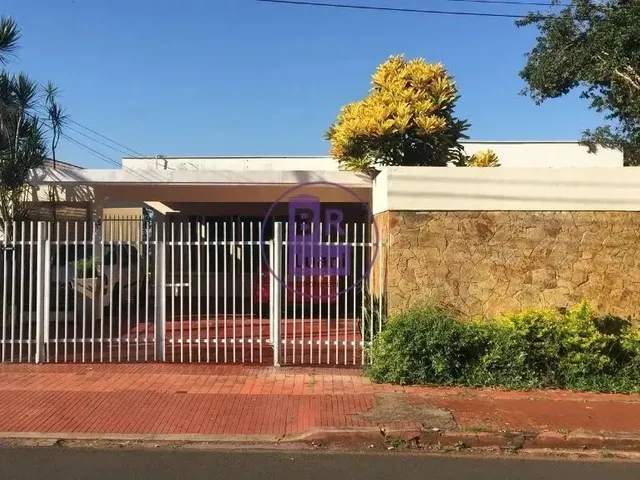 Imagem 1: Casa Térrea À Venda em Localização Privilegiada